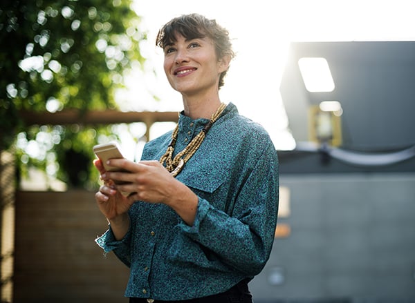 lady using mobile for online orderin