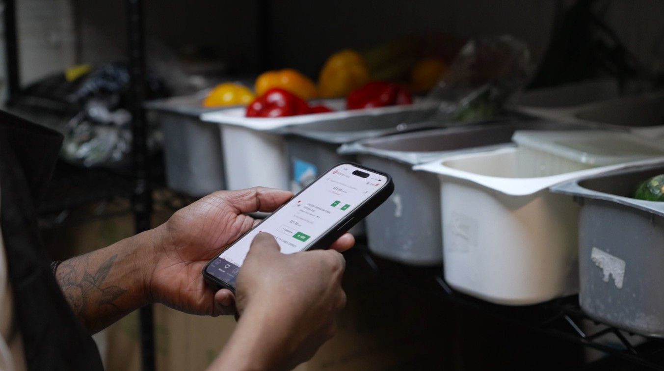 Ordermate and FoodByUs in use in restaurant 