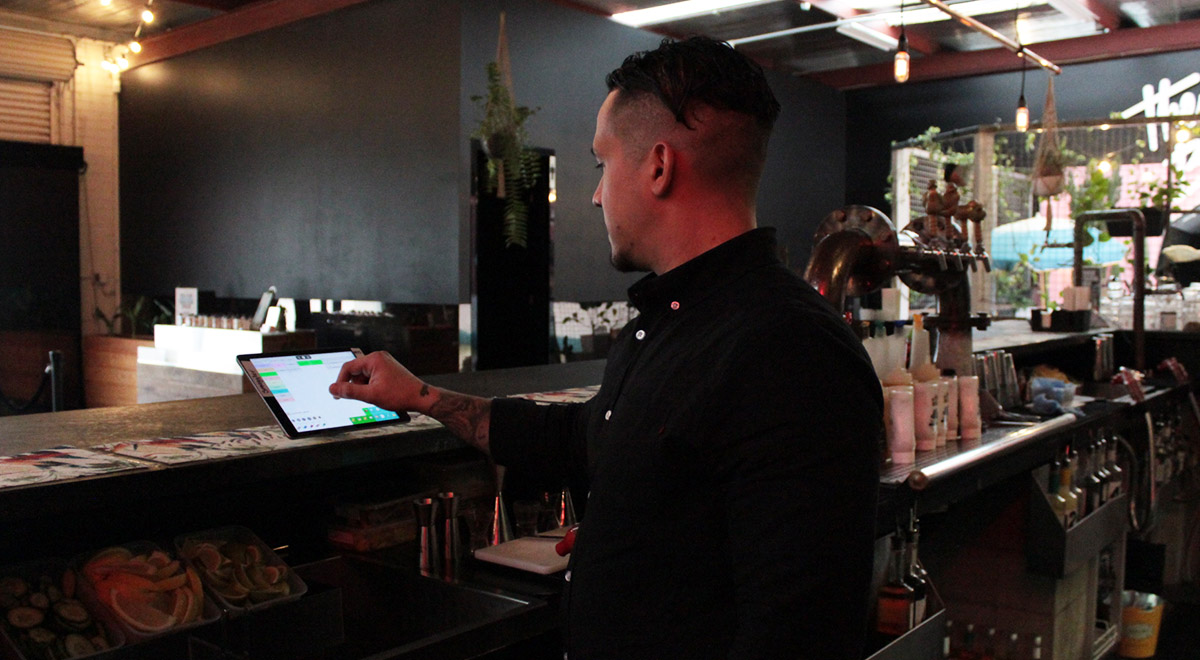 Bar tender at The Budge Smuggler using the OrderMate POS