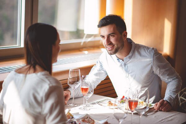 couple on date at a restaurant